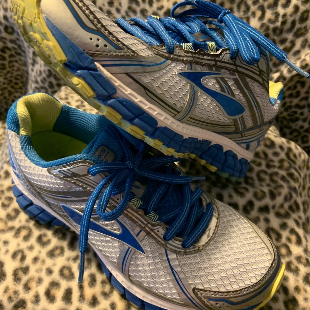 Women’s Brooks Adrenaline GTS size 7